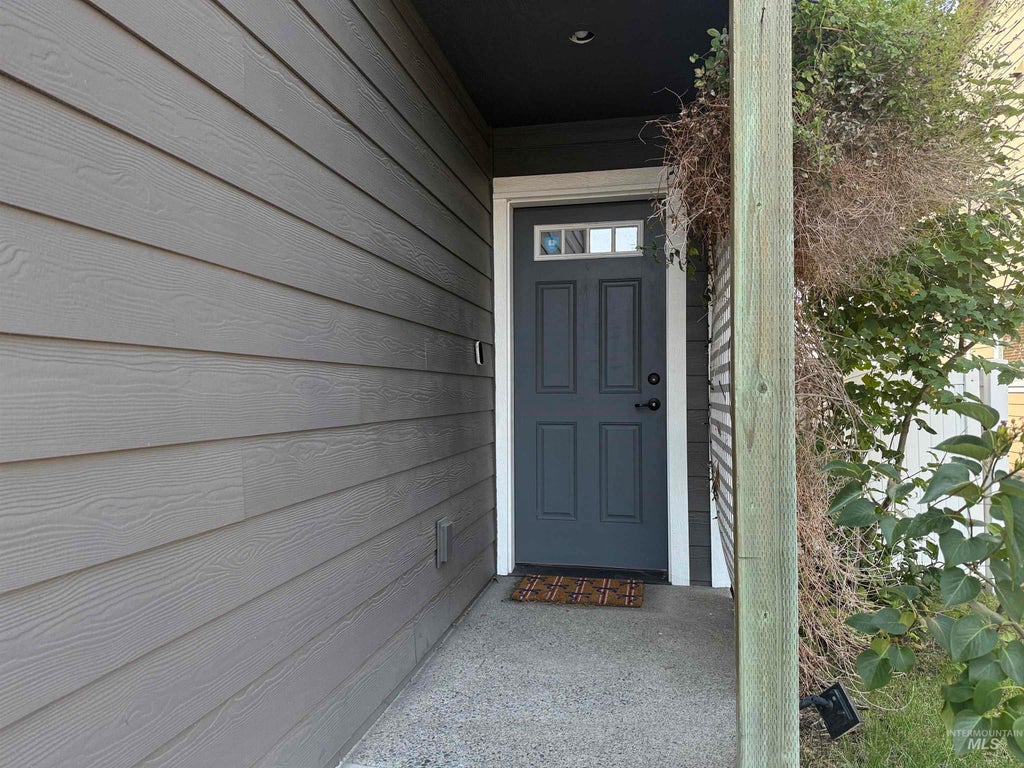 Photo of 1014 Alturas Dr, Moscow, ID 83843 (MLS # 98996499)