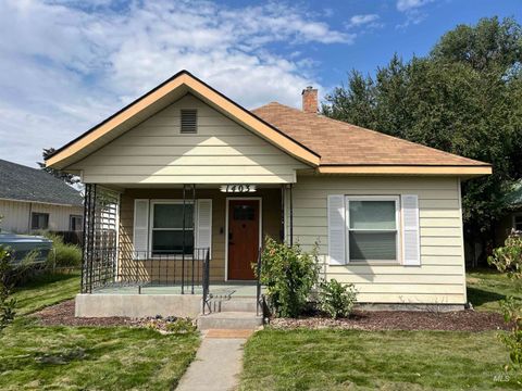 Photo of 1403 6th Ave E Ave, Twin Falls, ID 83301 (MLS # 98959443)