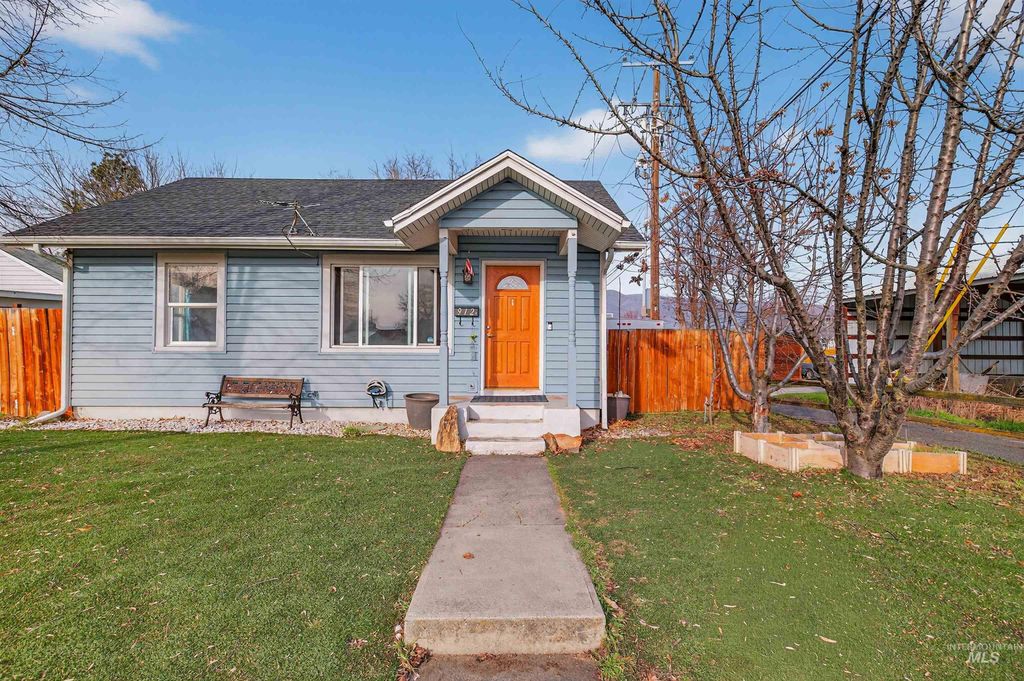 Photo of 912 Elm Street, Clarkston, WA 99403 (MLS # 98973016)