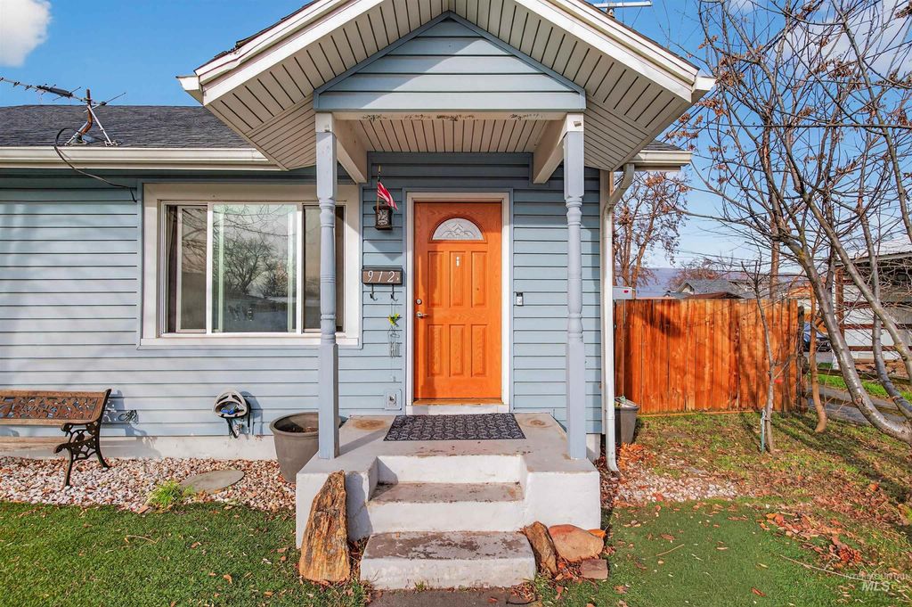 Photo of 912 Elm Street, Clarkston, WA 99403 (MLS # 98973016)