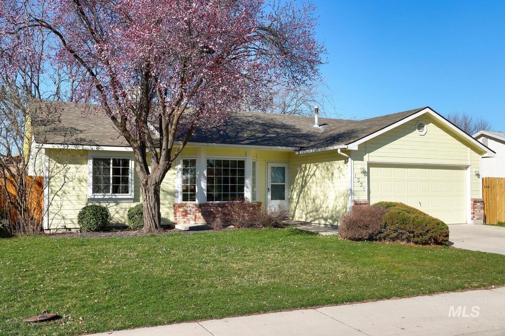 Photo of 1331 N Sandlin Ave, Meridian, ID 83642 (MLS # 98978753)