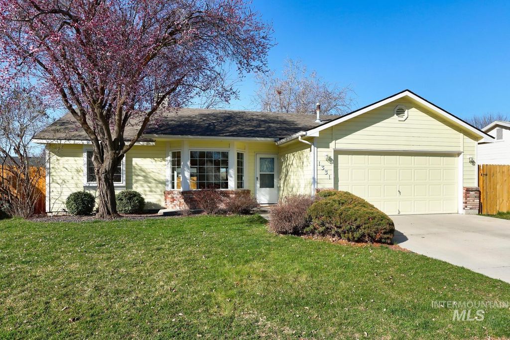 Photo of 1331 N Sandlin Ave, Meridian, ID 83642 (MLS # 98978753)