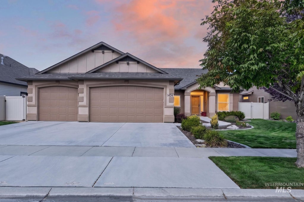 Photo of 1424 W Raelin Drive, Nampa, ID 83686 (MLS # 99001711)