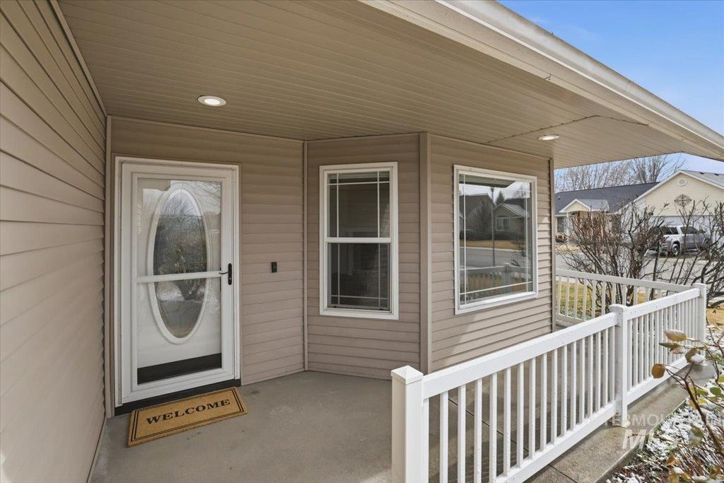 Photo of 446 W Sedgewick Dr, Meridian, ID 83646 (MLS # 98975292)