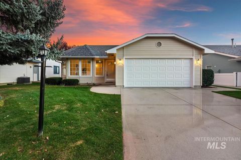 Photo of 8359 W Willowdale Dr, Garden City, ID 83714 (MLS # 98983997)