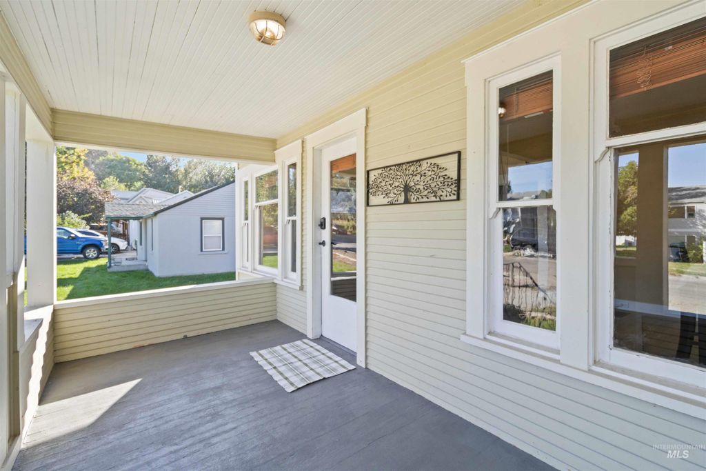 Photo of 1648 Center Ave, Payette, ID 83611 (MLS # 98962105)