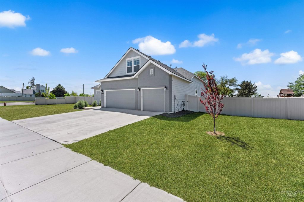 Photo of 15693 Shrike Ave, Nampa, ID 83651 (MLS # 98986326)
