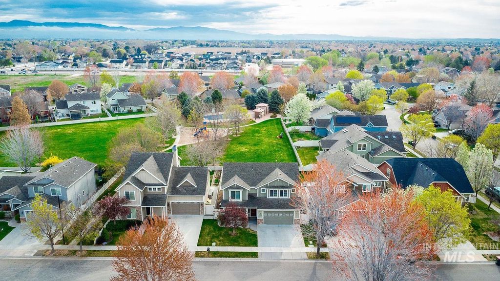 Photo of 3406 S Ascaino Ave, Meridian, ID 83642 (MLS # 98980424)