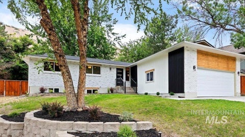 Photo of 5927 N Collister Dr, Boise, ID 83703 (MLS # 98989422)
