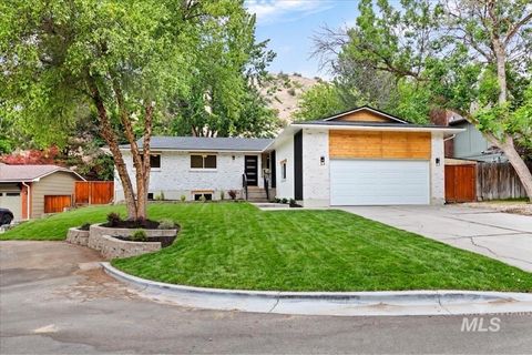 Photo of 5927 N Collister Dr, Boise, ID 83703 (MLS # 98989422)