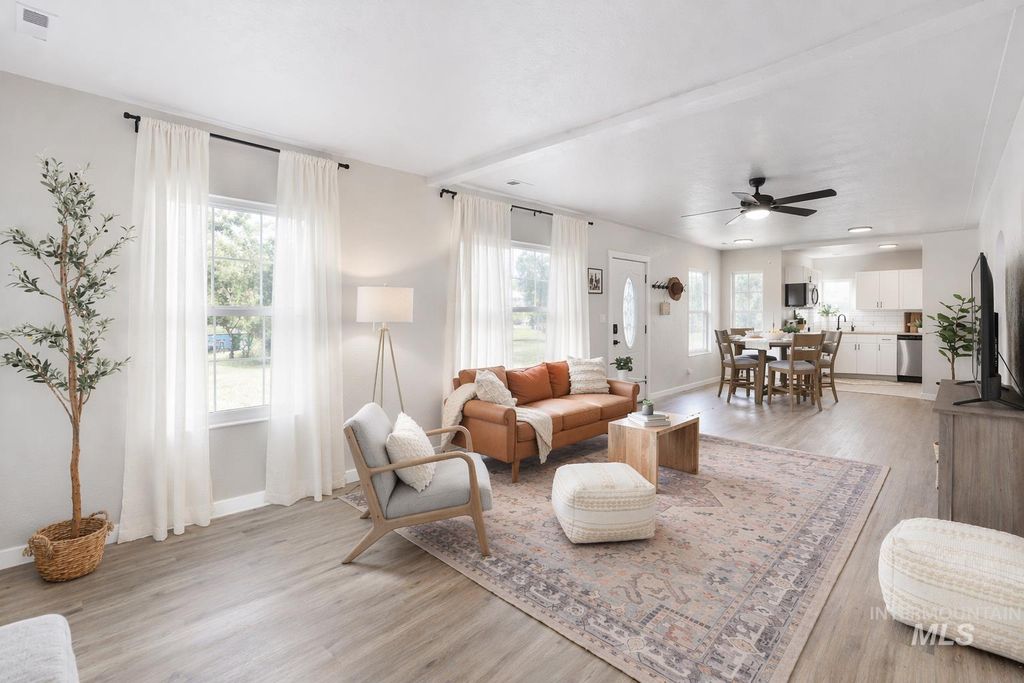 Photo of 1414 Savannah St, Caldwell, ID 83605 (MLS # 98982467)