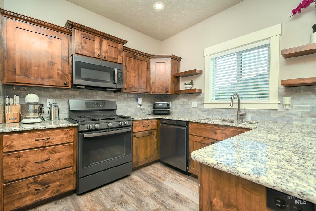 Photo of 202 E Leon St, New Plymouth, ID 83655 (MLS # 98948836)