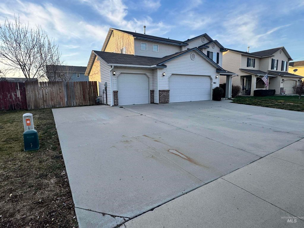 Photo of 19613 Commonwealth Ave, Caldwell, ID 83605 (MLS # 98971588)