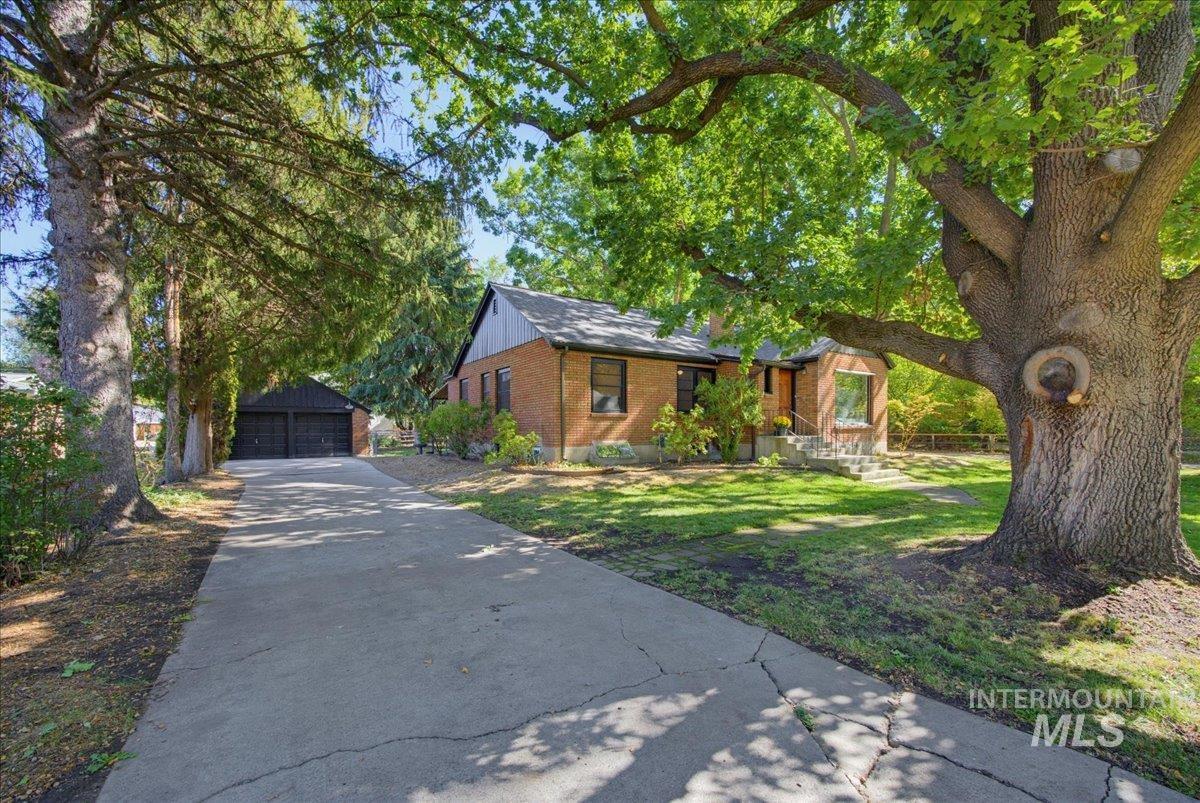 3720 N Collister Dr.
