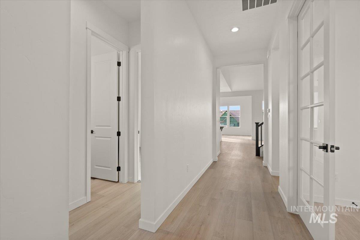 1393 White Cliffs St