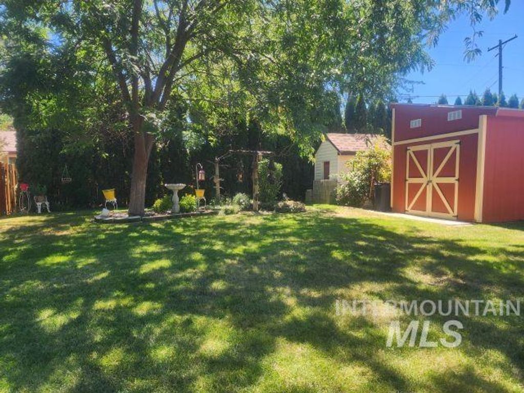 Photo of 402 S Utah Ave, Fruitland, ID 83619 (MLS # 98965080)