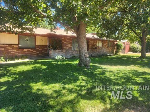 Photo of 402 S Utah Ave, Fruitland, ID 83619 (MLS # 98965080)