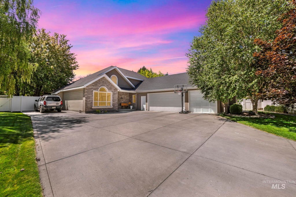 Photo of 663 Cento Ct, Twin Falls, ID 83301 (MLS # 98990526)