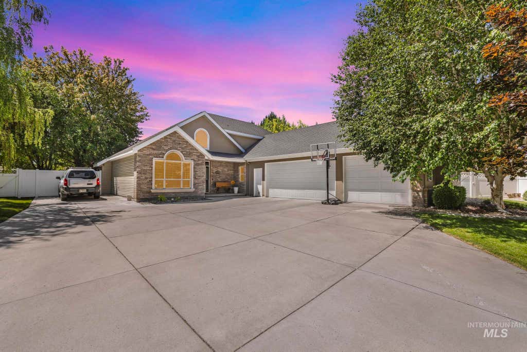Photo of 663 Cento Ct, Twin Falls, ID 83301 (MLS # 98990526)