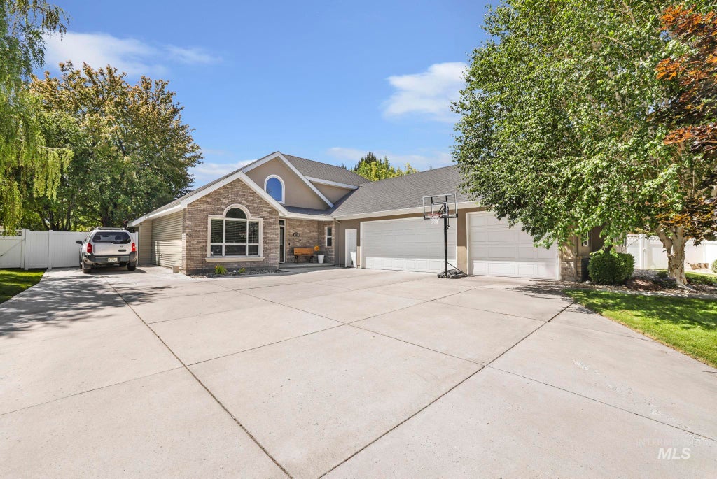 Photo of 663 Cento Ct, Twin Falls, ID 83301 (MLS # 98990526)