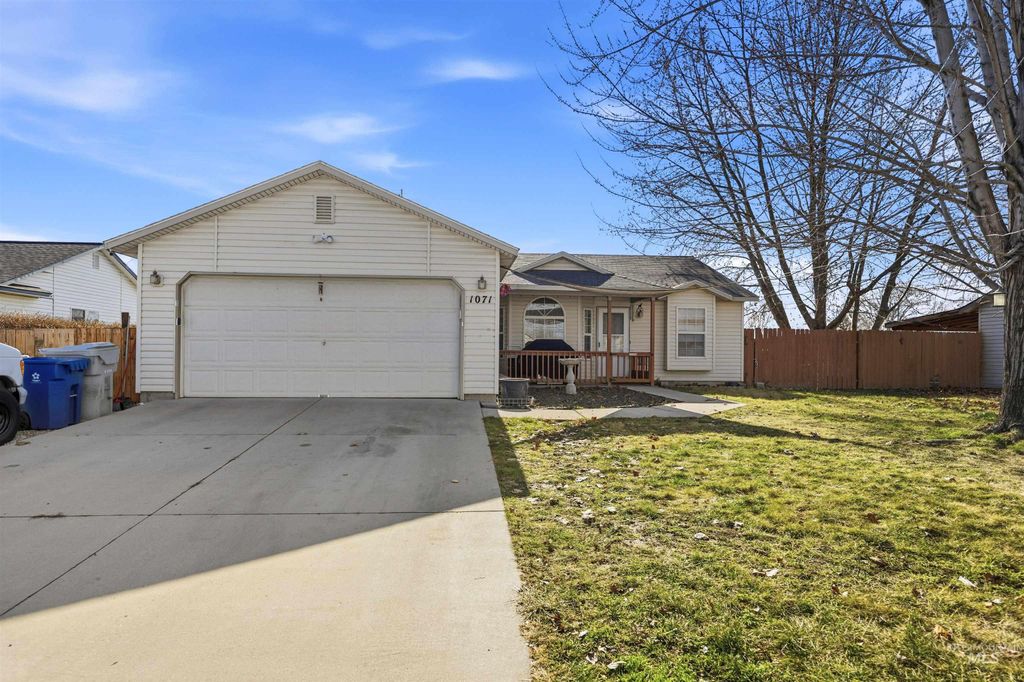 Photo of 1071 Valley Court, Middleton, ID 83644 (MLS # 98974563)