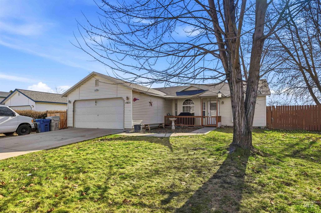 Photo of 1071 Valley Court, Middleton, ID 83644 (MLS # 98974563)