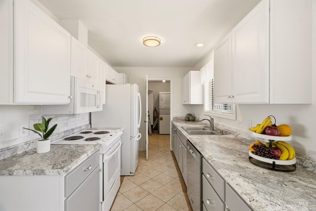 Photo of 1469 16th Avenue, Clarkston, WA 99403 (MLS # 98990649)
