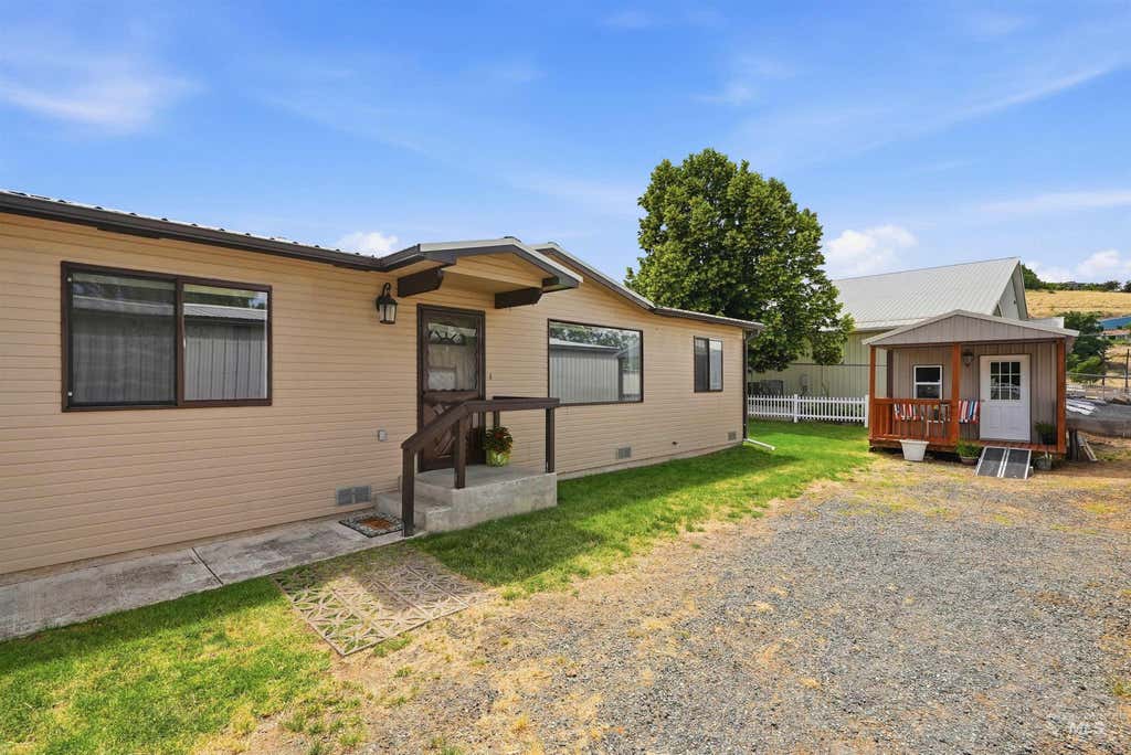 Photo of 1469 16th Avenue, Clarkston, WA 99403 (MLS # 98990649)