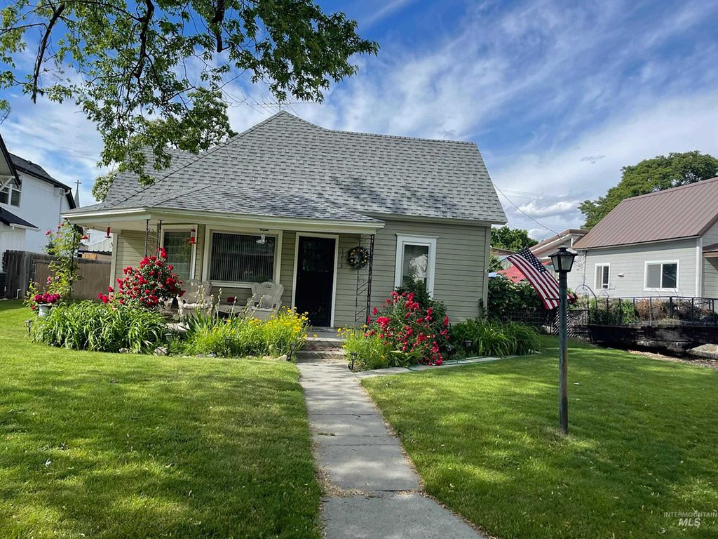 Photo of 1213 2nd Ave S, Payette, ID 83661 (MLS # 98978995)