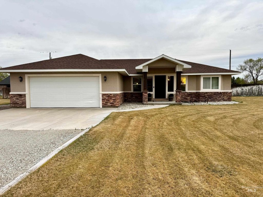 Photo of 114 Apple Blossom Dr, Rupert, ID 83350 (MLS # 98980222)