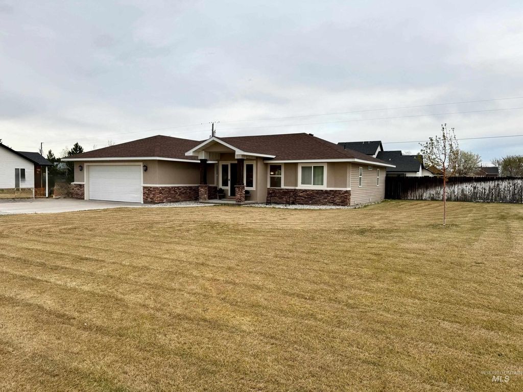 Photo of 114 Apple Blossom Dr, Rupert, ID 83350 (MLS # 98980222)