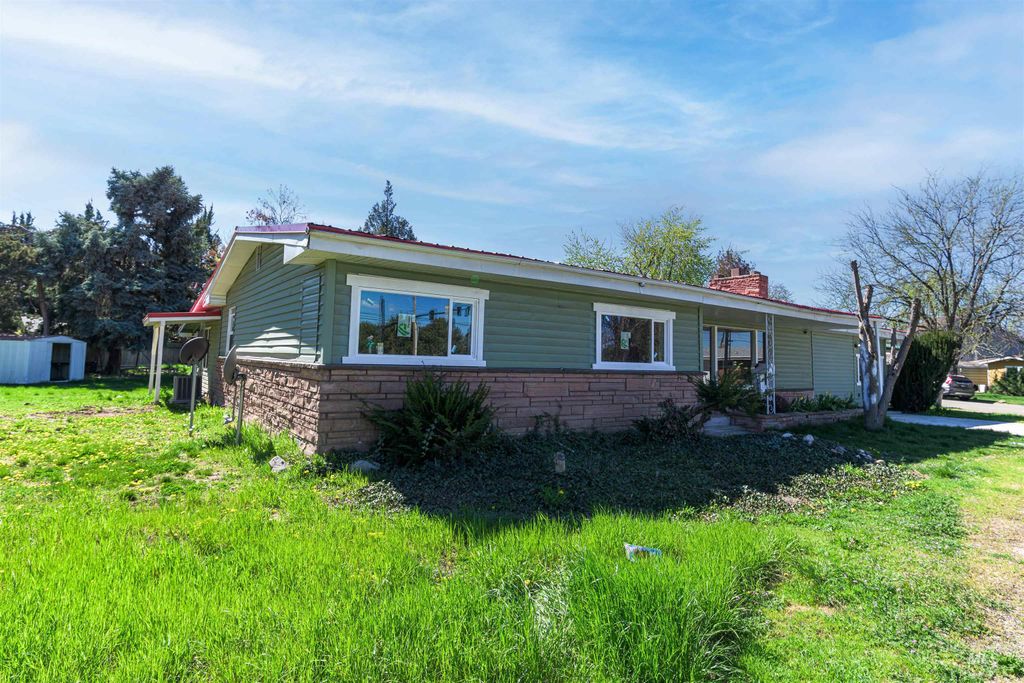 Photo of 2003 N Cole Rd, Boise, ID 83704 (MLS # 98981356)