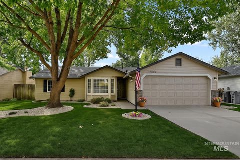 Photo of 7827 W Gillis St, Boise, ID 83714 (MLS # 98963819)