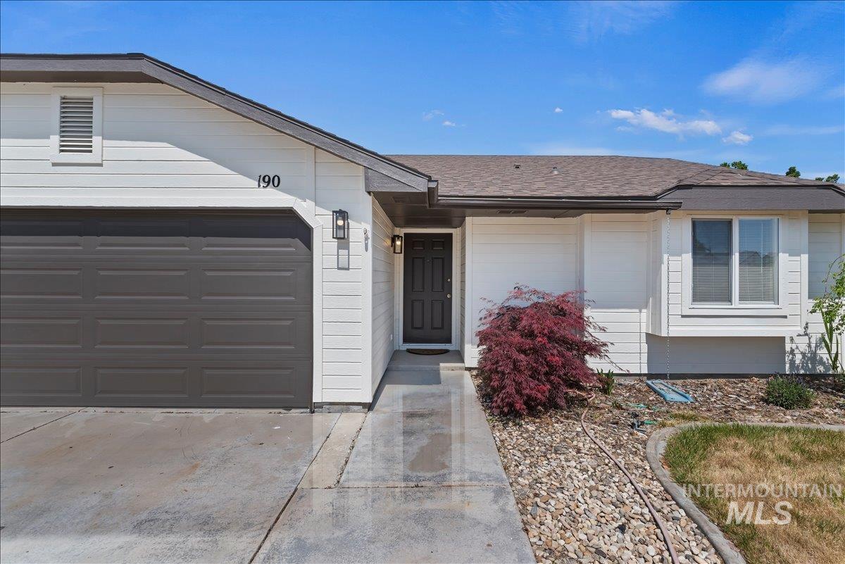 190 W Bloomington Drive