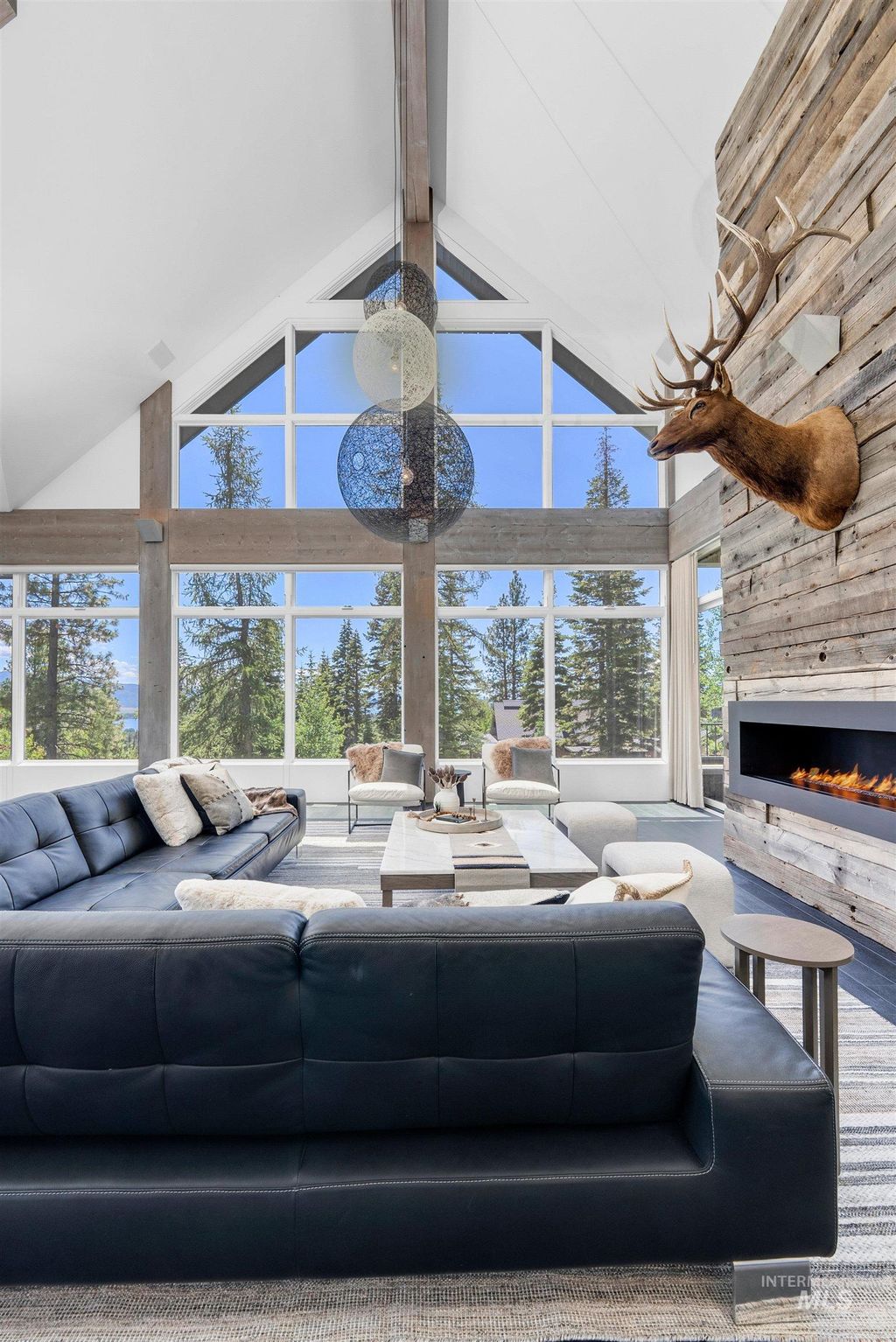 Photo of 433 Sugarloaf Place, Donnelly, ID 83615 (MLS # 98955590)