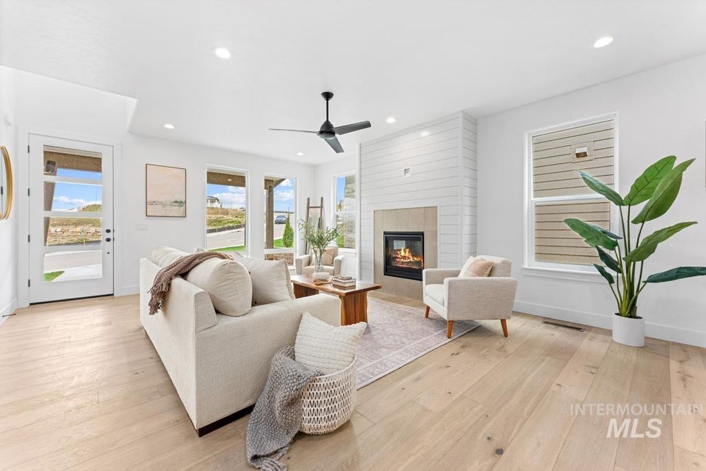 Photo of 13360 N Spring Creek Way, Boise, ID 83714 (MLS # 98980279)