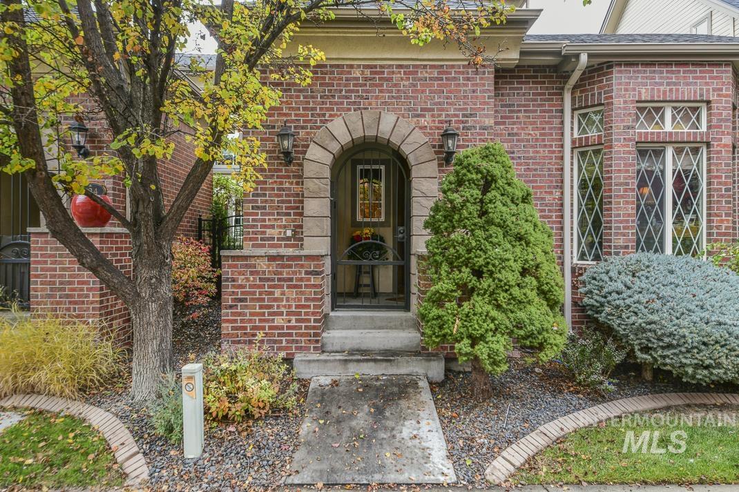 446 E Connemara Lane