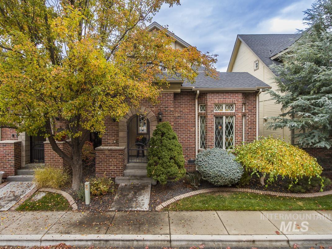 446 E Connemara Lane