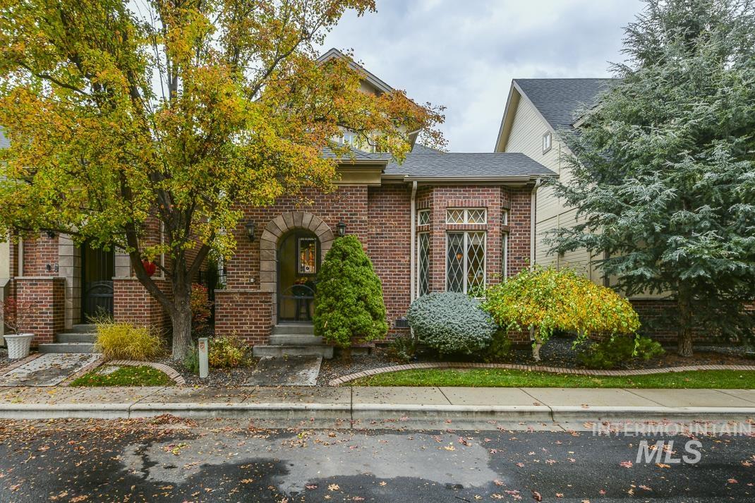 446 E Connemara Lane