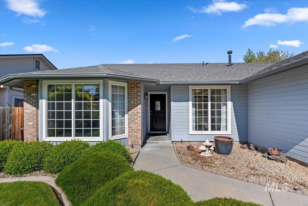 Photo of 5651 N Crimson Way, Boise, ID 83703 (MLS # 98991311)