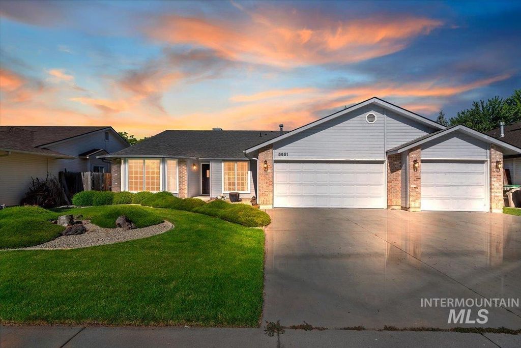 Photo of 5651 N Crimson Way, Boise, ID 83703 (MLS # 98991311)