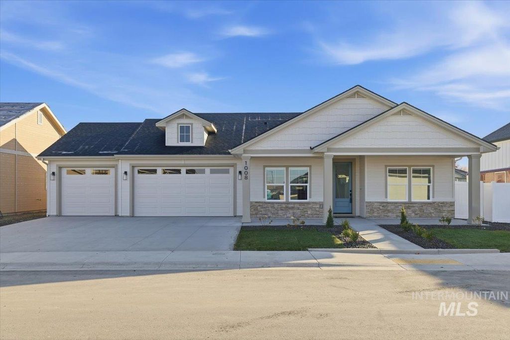 Photo of 1008 Whitewater Way, Emmett, ID 83617 (MLS # 98967277)
