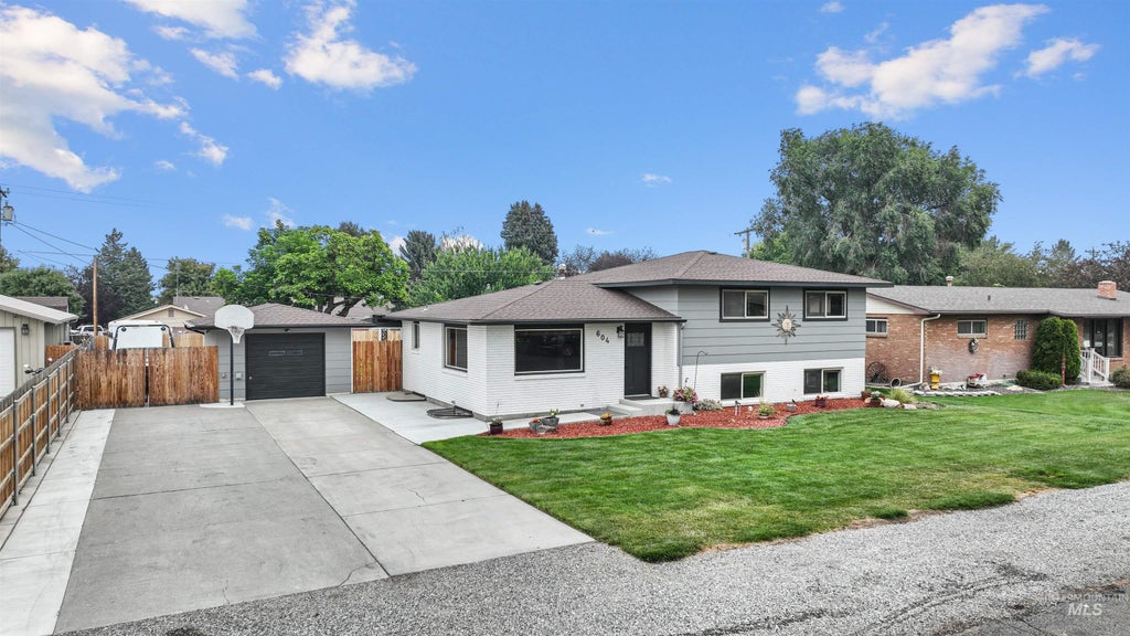 Photo of 604 Adams St, Kimberly, ID 83341 (MLS # 98998332)
