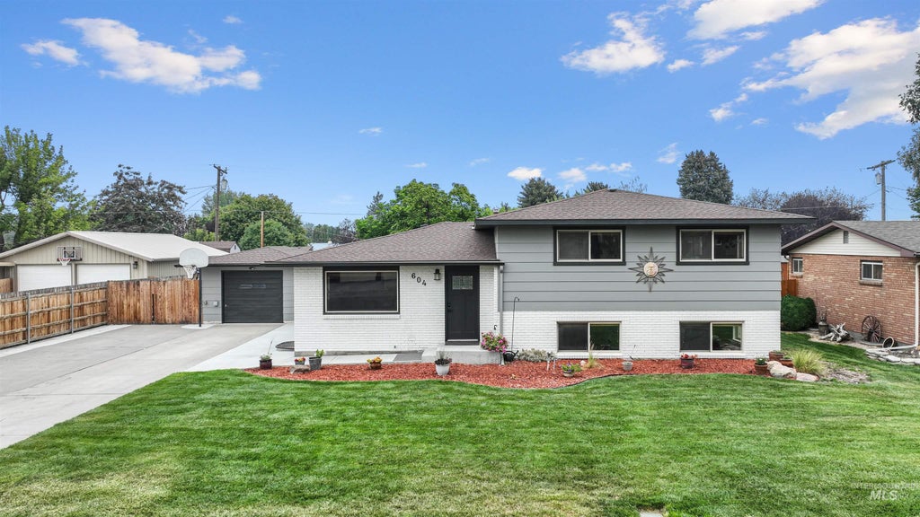 Photo of 604 Adams St, Kimberly, ID 83341 (MLS # 98998332)