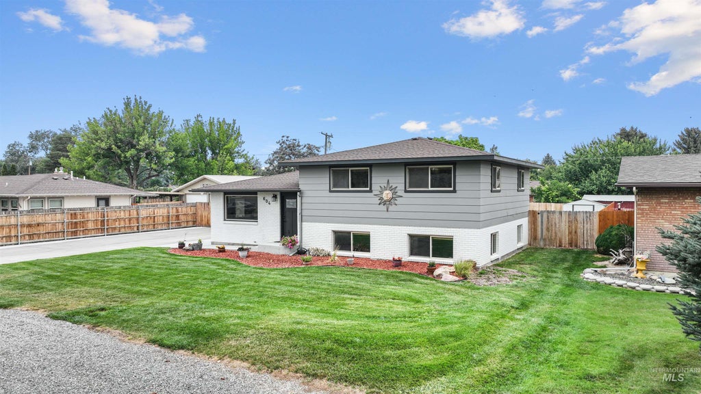 Photo of 604 Adams St, Kimberly, ID 83341 (MLS # 98998332)