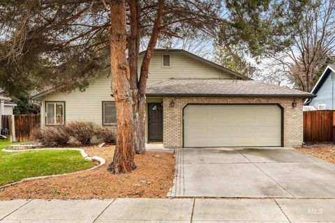 Photo of 77 S Silverwood Way, Eagle, ID 83616 (MLS # 98976207)