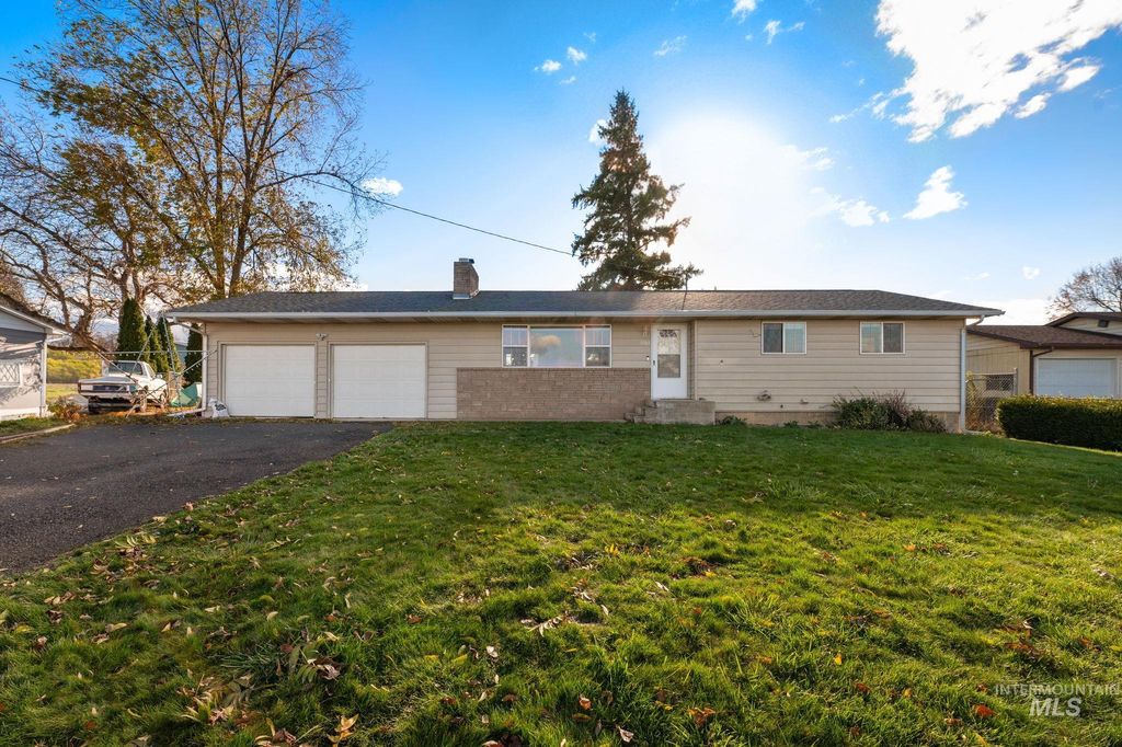 Photo of 1510 Warner Avenue, Lewiston, ID 83501 (MLS # 98968620)