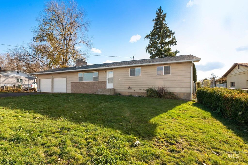 Photo of 1510 Warner Avenue, Lewiston, ID 83501 (MLS # 98968620)