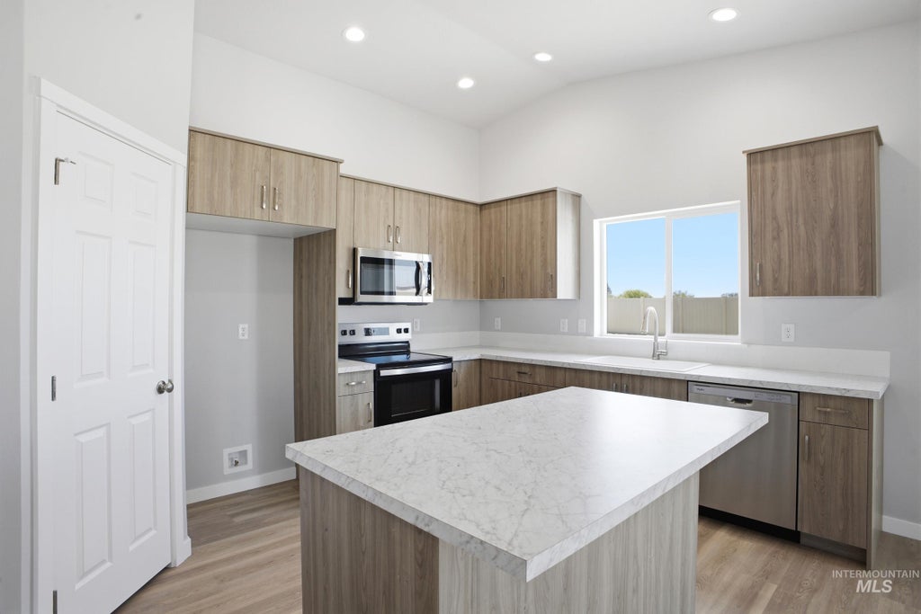 Photo of 3759 E White Plains St, Nampa, ID 83686 (MLS # 98992253)