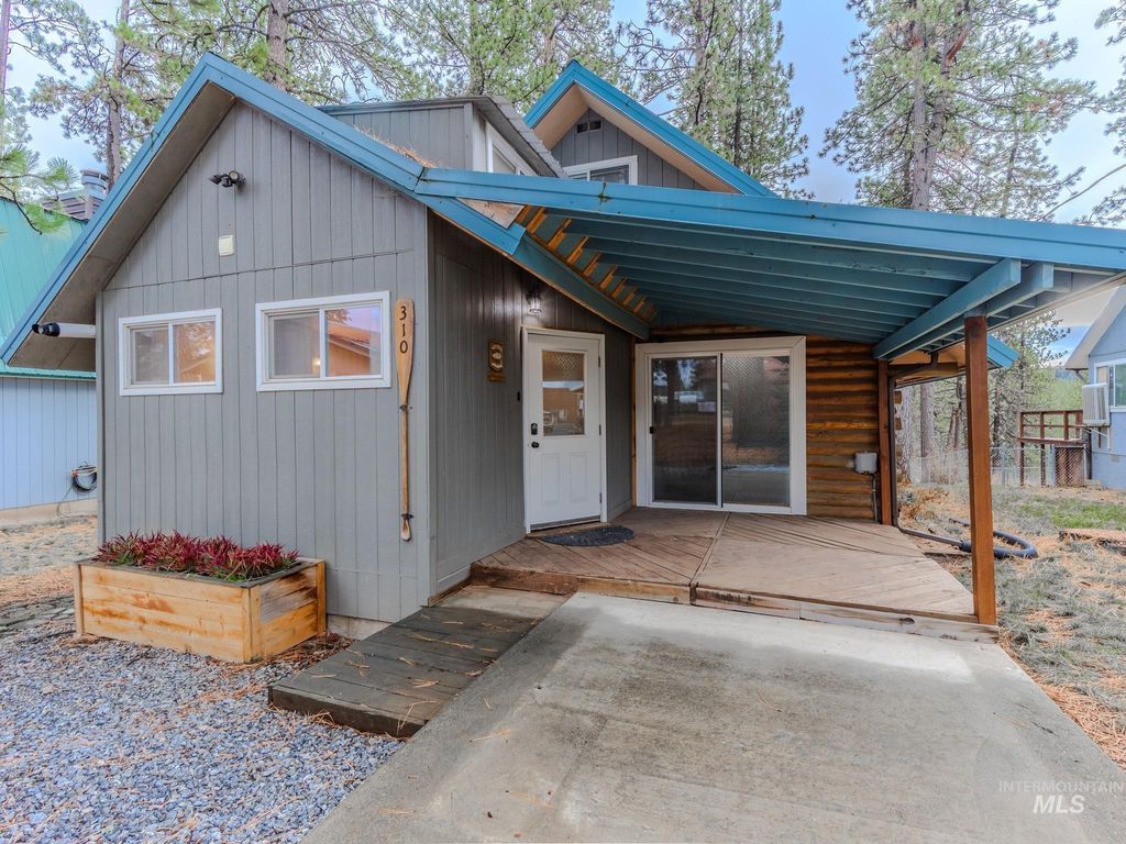 Photo of 310 Lapwai St, Winchester, ID 83555 (MLS # 98967947)